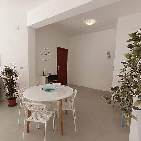Apartment Perla Del Golfo: Relaxing Gulf View Retreat With Wi-fi And Parking Alcamo