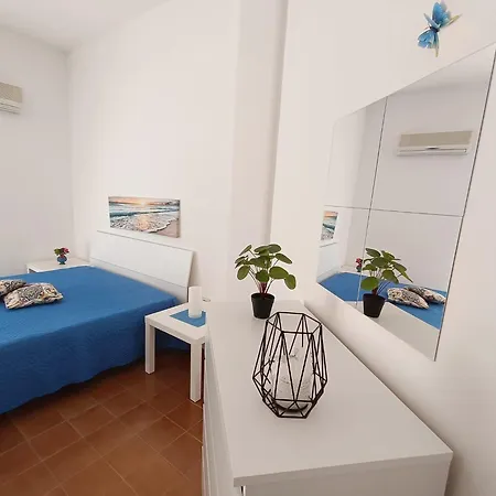 Perla Del Golfo: Relaxing Gulf View Retreat With Wi-fi And Parking Apartment