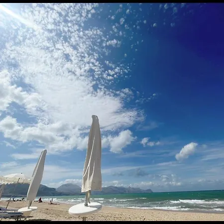 Perla Del Golfo: Relaxing Gulf View Retreat With Wi-fi And Parking Apartment