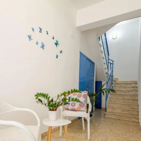 Perla Del Golfo: Relaxing Gulf View Retreat With Wi-fi And Parking Apartment